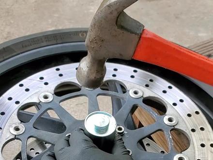 自己换轴承,不损轮毂底座,不输路边车行,那么问题来了,#修车人的日常 这串海黄盘得如何?#追600 #赛600