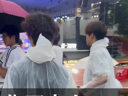大型活动必下雨-华夏 华夏十大歌手决赛,张叶蕾来现场唱歌#张叶蕾#广州华夏职业学院