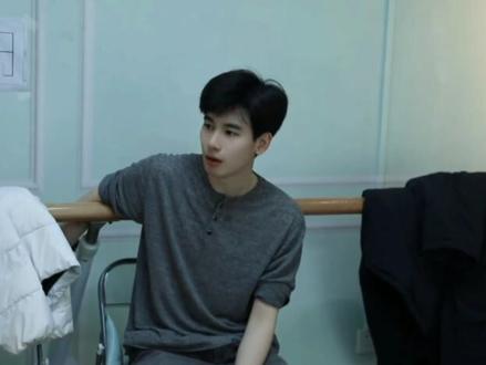 胡先煦der“快乐小马”驯服日记 认真的时候最帅希望你越来越好加油喽 也希望你开开心心ต ᳐ ᷇ᵕ ᷆ ᳐ต੭ 祝大家都新年快乐越 来 越 好👌
來·年·請·多·多·見·面
想看原视频可以在🧣@胡先煦工作室
#胡先煦#胡乐然#快乐小马