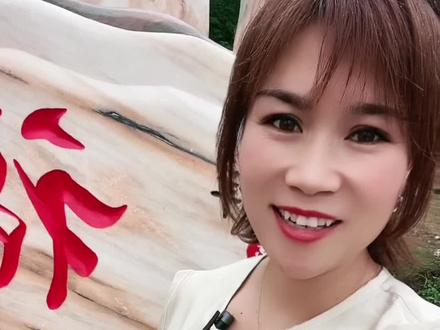 #上热门 迎门石也称挡门石,有着镇宅辟邪的说法,大爷门口有路有河,刻字“顺风顺水”寓意财源滚滚来,一路顺风!前面面向东,则刻字“紫气东来”,寓意极佳👍#晚霞红风景石 #门牌石 #景观石 #影壁石