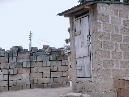 我嘞猴来,小伙子帮媳妇借厕所,可叫你摆置好了。#方言配音#搞笑配音#搞笑视频#万万想不到#看一遍笑一遍