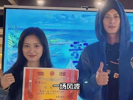 一场风波
王鹤棣三天掉粉超50万
反而沈月涨粉近30万
看到沈月出来道歉的那一刻
我心里挺不是滋味的
但你有没有想过
这件事,跟林一、王一博
刘宇宁有什么关系
四个字:全靠同行衬托#ai创作浪潮计划 #2025影娱年终大赏 #刘宇宁 #林一 #王一博