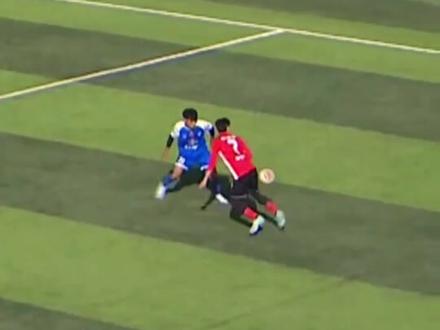 “花式过人”“倒挂金钩”“世界波”燃动全场!#新疆阿图什杯名场面 一起感受新疆足球的热情!(来源:央视新闻 阿图什市融媒体中心)