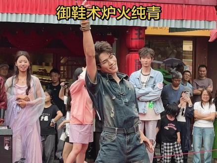 强者从不抱怨环境,御鞋术炉火纯青,下雨只是助兴曲#大宋舞王#强者#跳舞#清明上河园#人类对清明上河园的开发不足百分之一
