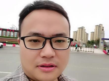 今天在三峡高中,
2023年三峡高中参加高考人数720人,600分以上102人,占比14%,一本上线人数440人,一本上线率61%。#升学规划 #2024高考 #三峡高中 #宜昌高考志愿填报