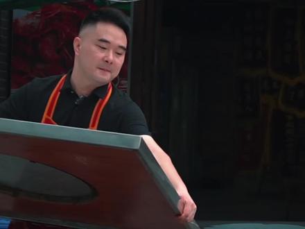 老兵甘彪曾是一家烧烤店老板,他利用短视频帮人寻亲,8年间他累计发布5500余条寻亲信息,成功帮助120余个家庭团圆!#最美退役军人 #退役军人的好样子 #致敬