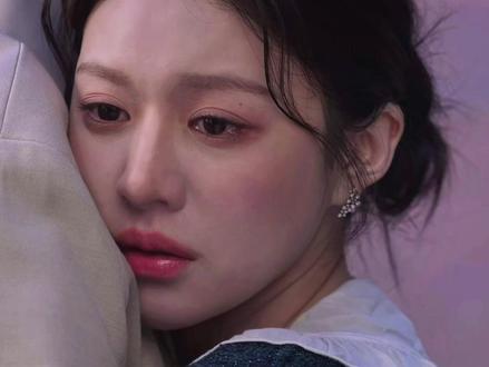 “爱我吧 就像我爱你一样爱我…”#爱情怎么翻译 #韩剧 #高允真 #金宣虎