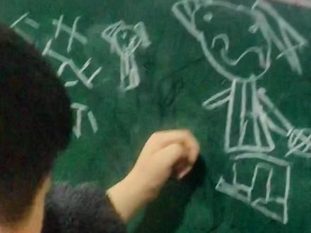 #蔡徐坤 的关键词,拍球的,练习两年半了,爱穿背带裤,中间没有头发😊🤣…怎么和我想象的有点不一样#哈哈哈哈哈哈我要笑死了