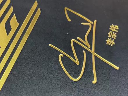 #羽毛球装备 #羽毛球拍 #体育用品 同样框型的小黑拍你喜欢么