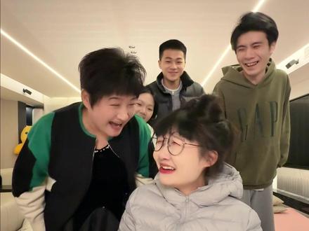 今晚只吃一块奶油蛋糕 怎么会有如此自律的家长啊#大学生挑战征集令 #超能挑战赛 #你快别来捣乱了 #高吃商女友 #毛石的情侣异常