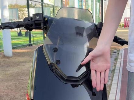 千呼万唤始出来!新国标 冠能S白鲨二代来啦~ 上坡?载人?统统搞定!#雅迪电动车 #电动车 #新国标电动车 #广东 #王鹤棣