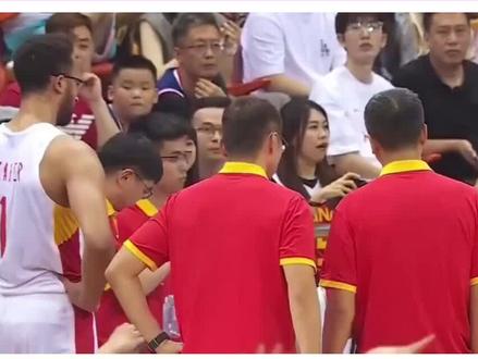 @#篮球🏀世界杯预选赛#对篮球的热爱不分年龄 #每个动作都是用汗水换来的