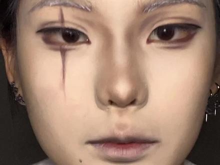 旗木卡卡西妆容教程来啦闺蜜们 有帮助的话希望可以点点赞呀 #神秘博士紫茶酵母光感精华膜霜 #cos眼妆 #火影忍者#卡卡西#已成年无任何不良影响