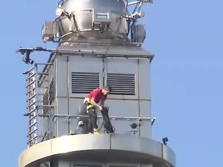 Alex Honnold徒手攀爬台北101 经过91分钟 成功登顶#alexhonnold #亚历克斯霍诺德 #台北101