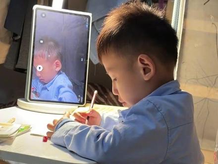 家长用“豆包”监督孩子写作业 ,平时一小时写完的作业十分钟就完成了,网友:第一波被AI统治的人类出现了(来源:🍒佑爱👩🏻妈咪、不要喵然行事、奔跑的小肉串)#豆包 #监督 #写作业