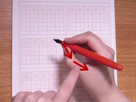 钢笔正确握笔姿势!一口气看完掌握握笔诀窍✒️#规范字书写 #硬笔练字硬笔书法 #握笔姿势 #练字 #硬笔教学 @抖音能量站 @抖音小助手