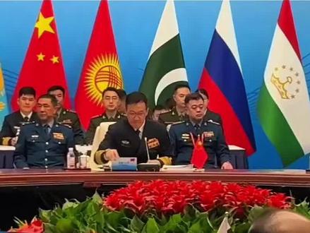 2月4号这天直接摊牌了:沿海一线,导弹全时竖立