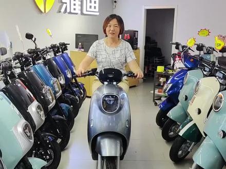 雅迪冠能M3前碟后鼓,石墨烯电瓶! #雅迪冠能M3 #雅迪冠能3新品上市 #泰兴雅迪 #雅迪电动车 #雅迪