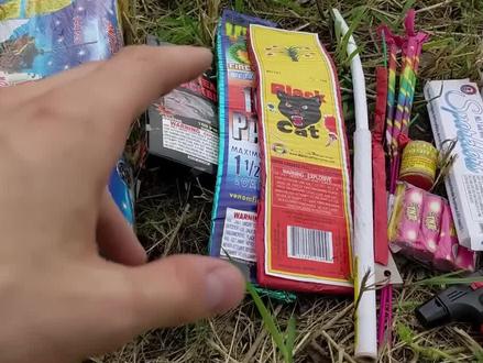 测试不同的鞭炮炸土坑#放鞭炮 #解压 #儿时的回忆