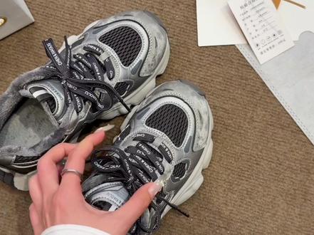 刚收到新买的老爹鞋,我惊呆了呀!! #辰小六 #哎哟喂你鞋真好看 #老爹鞋 #增高鞋 #新鞋到了