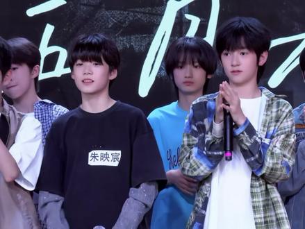 璟翊宝宝公开啦 #红衣服杀疯了 #五代练习生 #陈璟翊阳光倾泻在发尾 残阳在你的背后 温柔的晚风 时间定格在这一刻@陈璟翊(yi)
