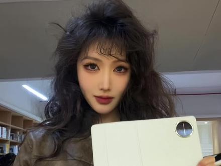 画张自画像,送给辛苦一年的老己🎨 #华为平板 #华为MatePadPro #板绘 #自画像 #华为平板天生会画