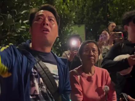 #香港大埔突发大火 大埔宏福苑大火居民访问。