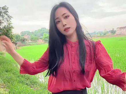 珠满摇练了一梗天,快点夸我#方言版珠满摇 #珠满摇舞蹈挑战 #搞笑 #珠满摇 #真实生活分享计划