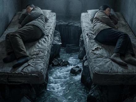 你是否感受过家中寂静无声,比争吵更让人难受?《一句顶一万句》将为你揭开家庭中沟通缺失背后的残酷真相。读完它,能让你收获生活智慧,保持清醒,学会与生活中的不完美和解。
#一句顶一万句 #温水煮青蛙 #家庭沟通 #人性 #家庭沉默困境