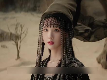 当雾妄言要被星石吞噬的那一刻,出手救她的,竟是她一直想夺取佛珠的武拾光,佛珠化为长枪,武拾光拼尽全力想把她拉回来,可星石的力量实在太大!#好剧推荐 #二创激励计划 #古装 #剧情