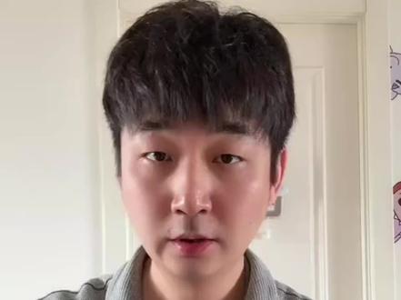 快乐男孩李老师推荐的咸鸭蛋
大家有需要的抓紧下一单
哈哈,实在太搞笑了,介绍咸鸭蛋也是有梗#快乐男孩 #旭峰