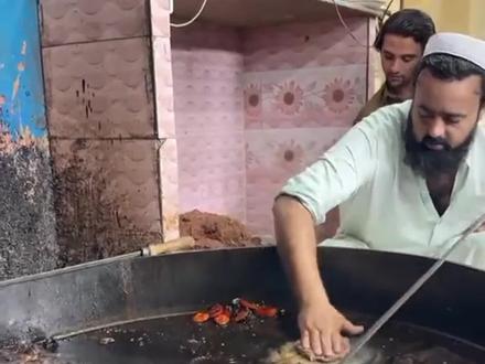 印度街边用黑油炸肉饼你敢尝试吗? #印度美食 #干净又卫生 #妈呀太香了 #美食推荐官