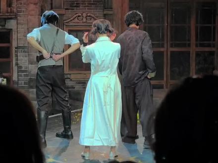 “可我们誰能决定人物小传故事的走向”
📸《破墙》1.17晚
卡司:#左一平 #林大钦 #周一男 (很神的一组卡)
#音乐剧 #音乐剧破墙