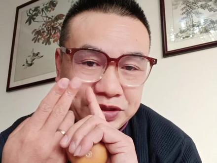 贴春联代表过去一年已经结束,对新的一年的祝福和愿景#上热门 #传承文化 #贴春联 #春联的正确贴法 #涨知识