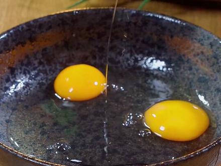 韩国街边小吃,海鲜葱饼在家轻松搞定#韩国街边小吃 #海鲜葱饼 #一起学做菜