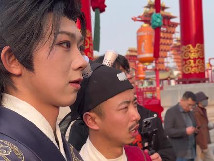 胡辣汤问不倒翁谁演出#河头老街#河头老街npc#河头老街不倒翁#不倒翁小哥哥