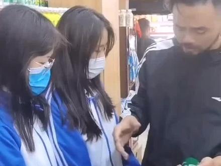 扎心了,老师苦口婆心的劝学。再不醒醒,青春就没了。世界那么大,不是每一个地方都可以再去一次,也不是每个人都能再见一面。花有重开日,人无再少年。#苦口婆心#劝学#日行一善胜造七级浮屠