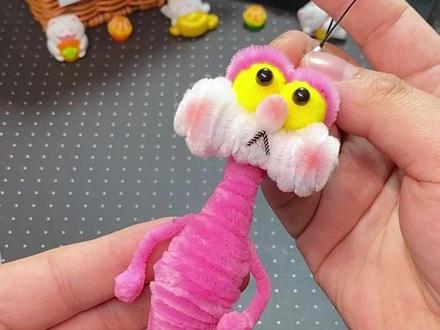 q版粉红豹小挂件扭扭棒教程来啦~做法嘎嘎简单,一学就废~ #粉红豹 #宝藏生活家企划 #手工大神请支招 #我家的年味显眼包 #让年味住进家