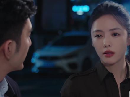 周瑾从视频里发现,三哥詹伟竟与内鬼赵平私下见面,瞬间起疑!江教授竟在周瑾手机、戒指装定位,默默跟踪保护,只为护她周全!#井柏然 #蔡文静