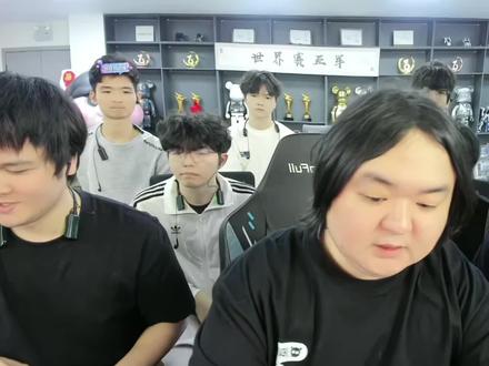 陈伯竭尽全力的坦白,换来的却是全场观众坚定不移的不信任,最终陈伯钞能力加持,才让苦等一小时的小正拿到马超。#陈伯全能王 #QQ飞车 #陈伯 #陈伯王者狙击赛火热开赛 #陈伯挑战杯