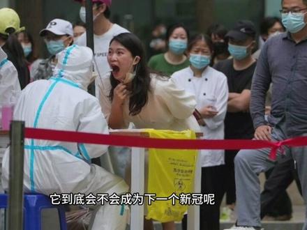 一个原本健康的年轻人,从感冒症状到彻底无法呼吸,竟然只需要几个小时?
2026年5月,宏迪乌斯号#游轮的危机,让所有人认识了#汉坦病毒 家族里的唯一“另类”、能实现人传人的#安第斯病毒 。
这个极度危险的“顶级潜伏高手”,为什么不欺老弱,反而专挑身体素质极佳的青壮年下手?
它是如何套上宿主的“衣服”,潜入人体全身各处而骗过#免疫系统 的?
它又是如何实现#人传人,做到让人血管破裂、最后溺死于自己体液里的?
而面对这个致命威胁,普通人该如何预防?
看完这期你就心里有数了。
#汉坦病毒肺综合征