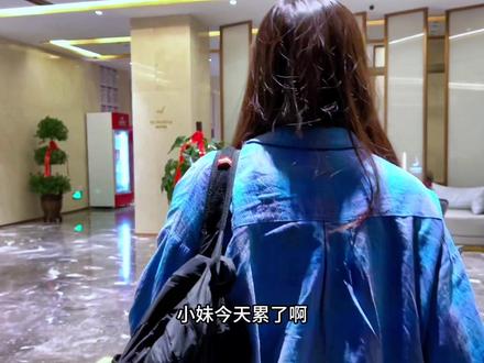 穷游的路上认识一个单身美女,我们一起去酒店却只是洗衣服!