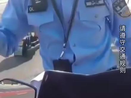 男子在禁摩区骑摩托车被辅警拦下,质疑辅警骑摩托车查禁摩 “你也是违法的”