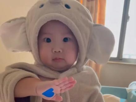 🔥手搓颜料ai小孩转场制作教程来了!手搓颜料转场宝宝跳舞特效 手搓颜料宝宝跳舞 手搓颜料跳舞教程 手搓颜料舞蹈 手搓颜料转场跳舞 #萌娃跳舞 #手搓颜料转场 #手搓蓝调转场 #手搓颜料跳舞#剪映