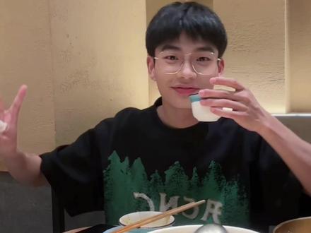 这个暑期我来啦哈哈哈哈哈 放假就很开心,那就用一顿美食来开启暑期生活吧~#暑假 #吃货日常 #vlog日常 #坨坨老师的日常