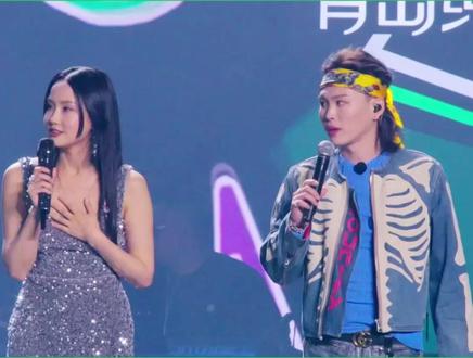 #黄龄张玮聊认识十二年再聚还是唱high歌 “喜欢《high歌》的人能逃避时间的追杀”!#黄龄 #张玮 #出发吧唱游团 #出发吧唱游团今日开播