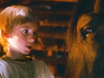 你见过会吐蜘蛛丝的马儿么,女孩瞬间被蛛丝裹成了粽子,到底是什么原因#我的观影报告 #创作灵感