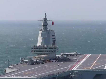 福建舰开展入列后首次海上实兵训练