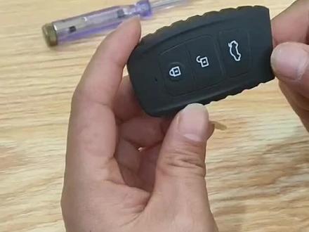 一汽X40智能钥匙换电池外壳方法