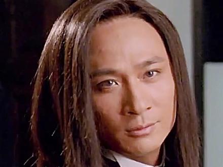 靓坤说乌鸦的发型很难看,乌鸦哥很生气,正在叫人#吴镇宇 #张耀扬 #乌鸦哥